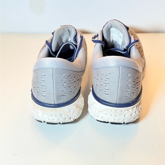 Brooks Glycerin 16 running shoes in a grey and navy colorway Sz 11.5 main image 4